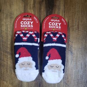 Womens Sz 5-10 Airplus Aloe Infused Cozy Santa Socks